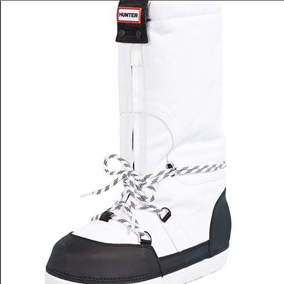 (Sold) Hunter Waterproof Snow Boot White Size 6 - Picture 2 of 8